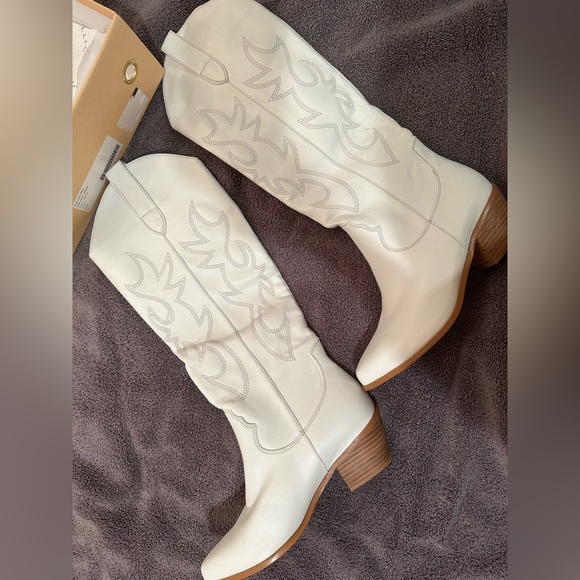 Billini Shoes - Billini White Cowboy Boot Size 7
